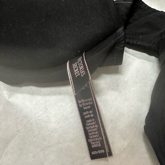 Victoria's Secret Black Strappy Back Bra - Picture 6 of 7